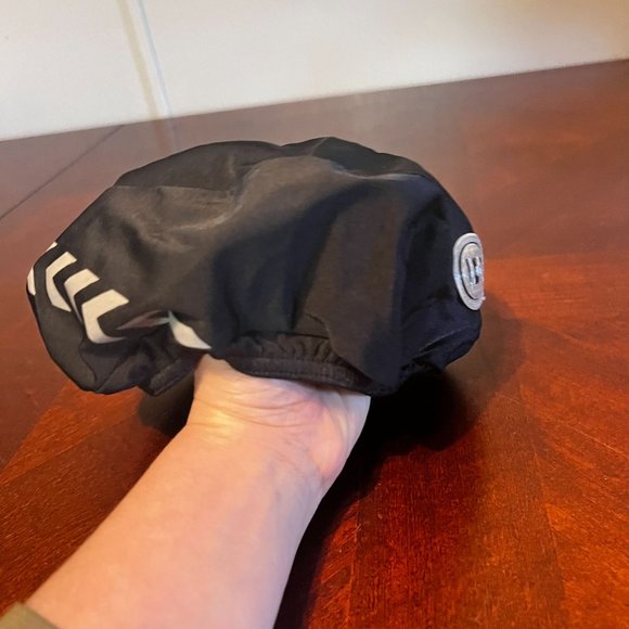 Louis Garneau Black Cycling Helmet Cover With Reflective Logo P/M - Picture 2 of 7